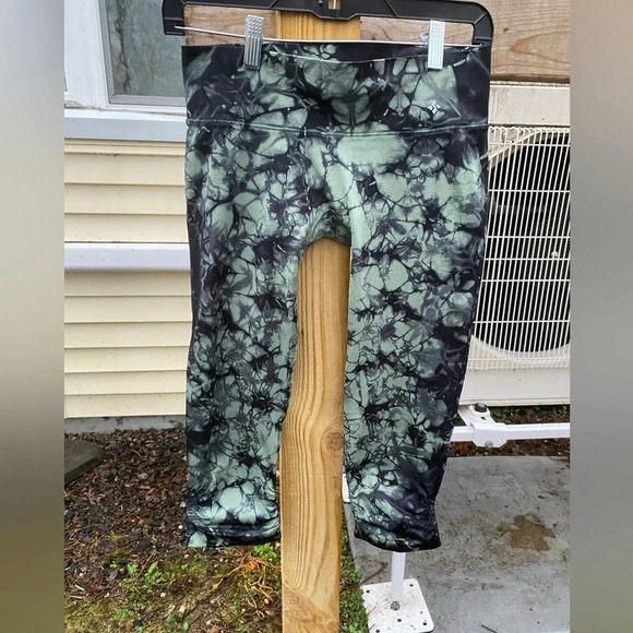 NUX Tie Dye Cropped Legging Medium - Picture 2 of 8